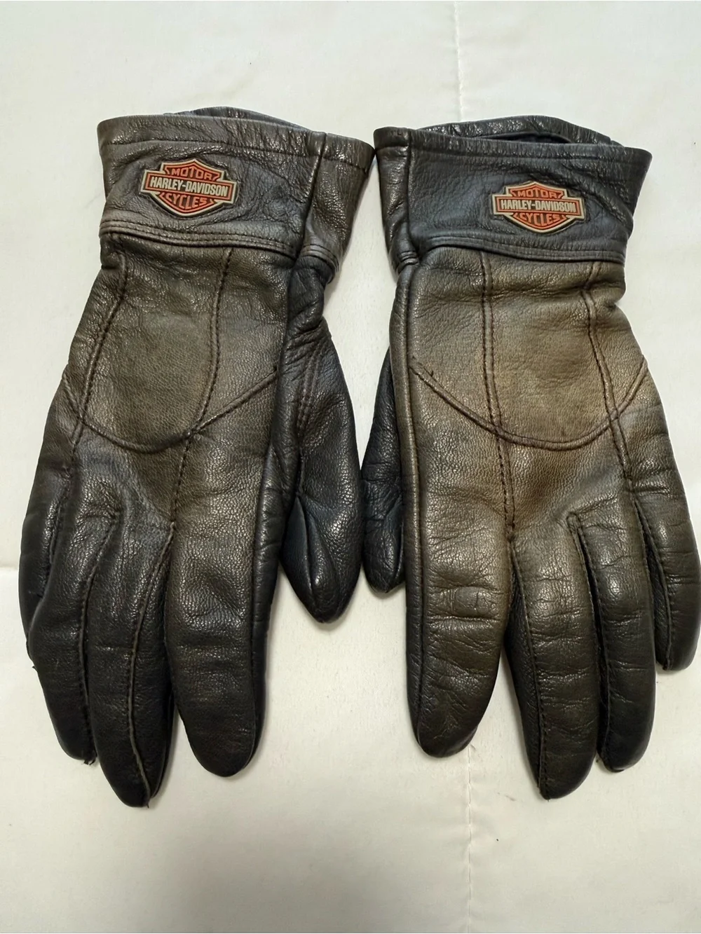 Vintage Harley-Davidson Black Leather Riding Gloves with Branded Patch. Lined. S